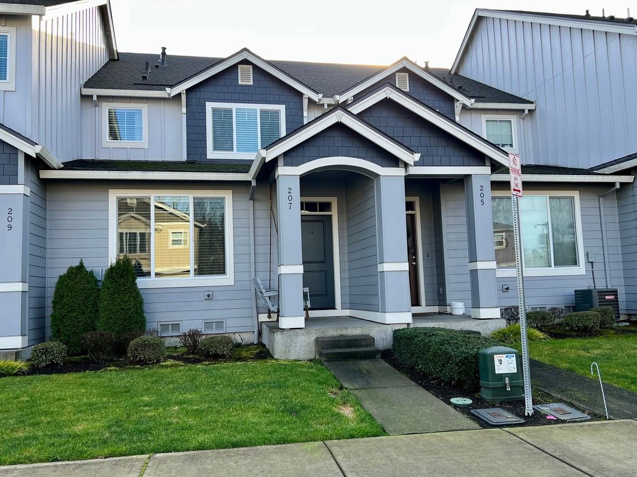 207 Ne 52nd St - Photo 2 of 43