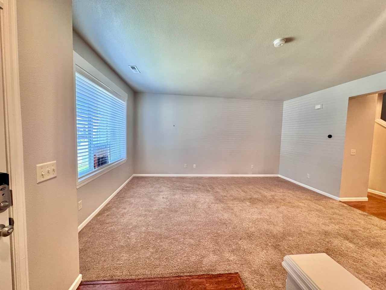 207 Ne 52nd St - Photo 5 of 43