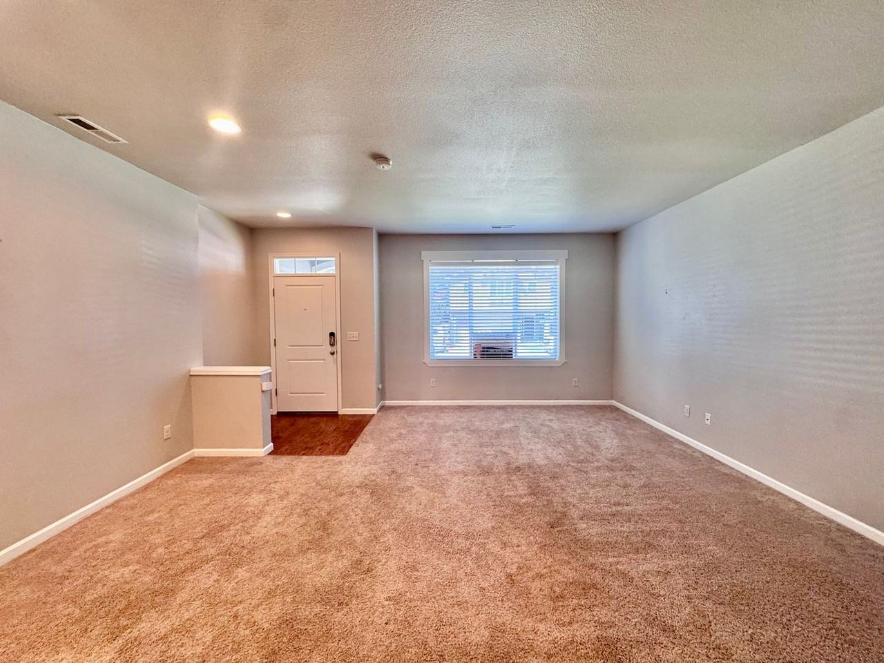 207 Ne 52nd St - Photo 6 of 43