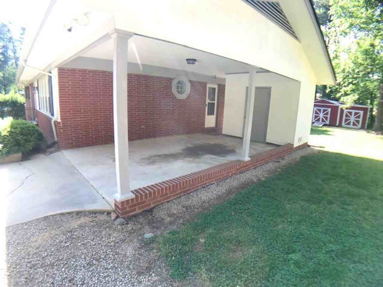 6909 Justice Dr - Photo 4 of 25