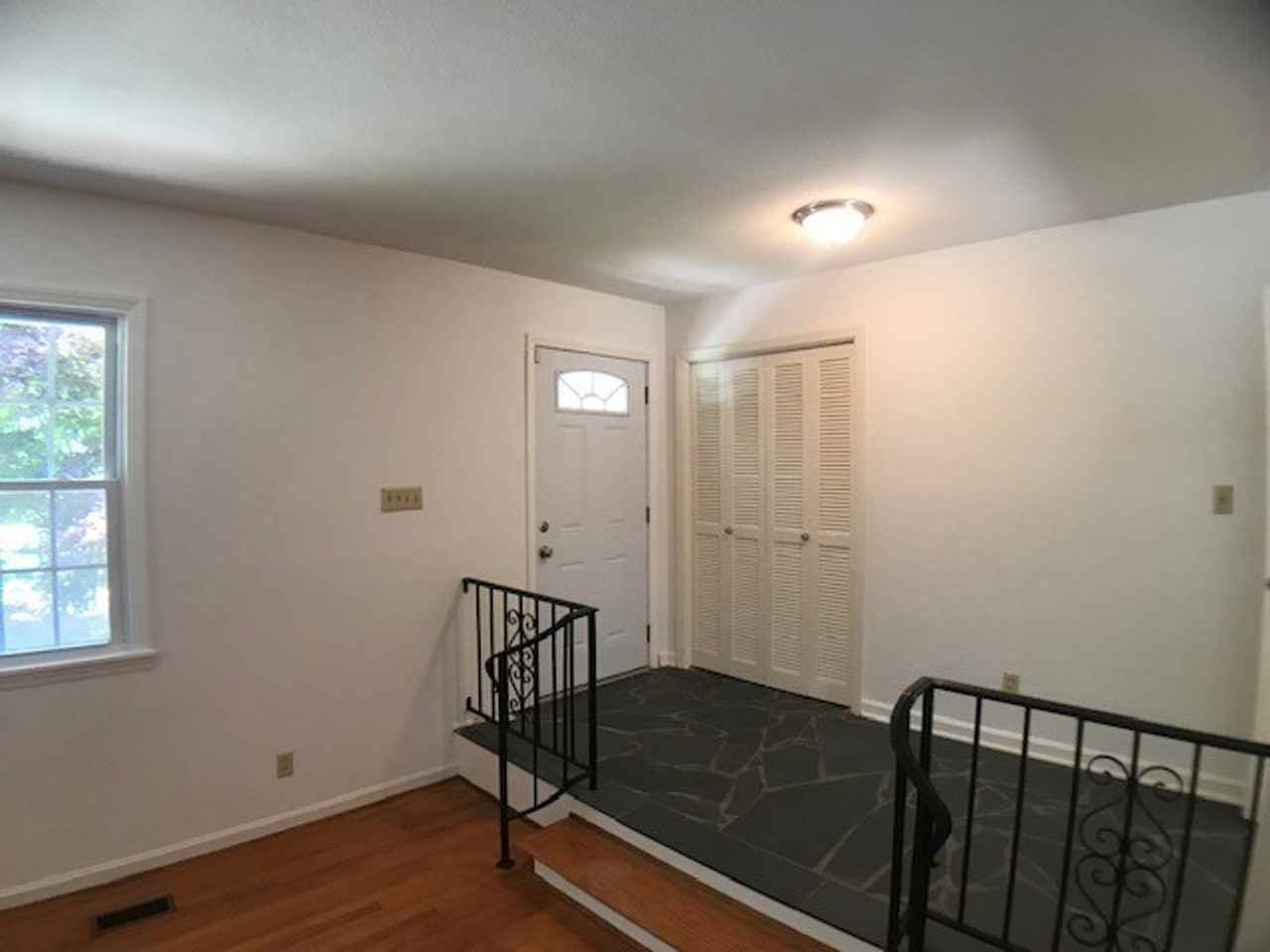 6909 Justice Dr - Photo 5 of 25