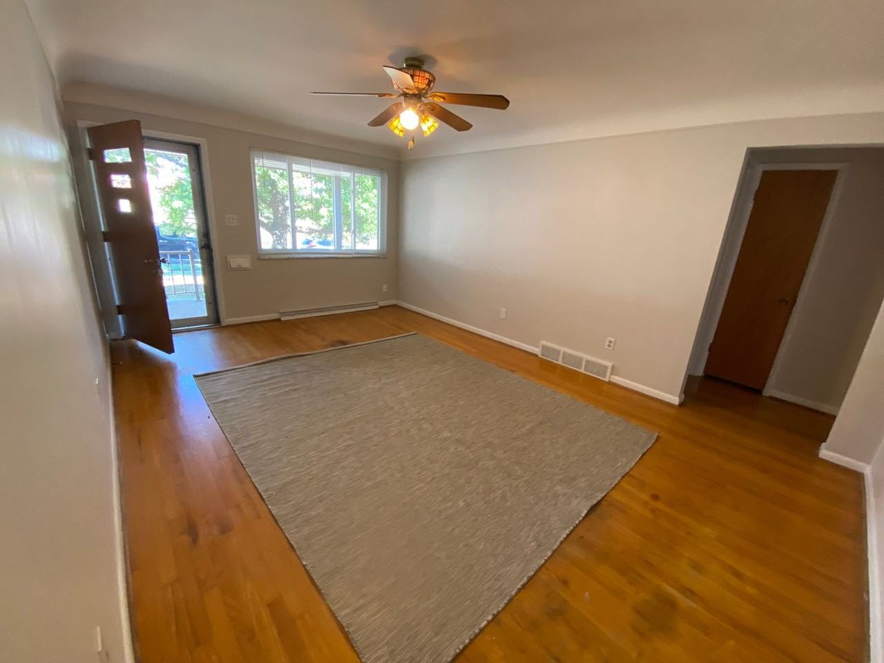 3171 Dickinson Ave - Photo 6 of 22