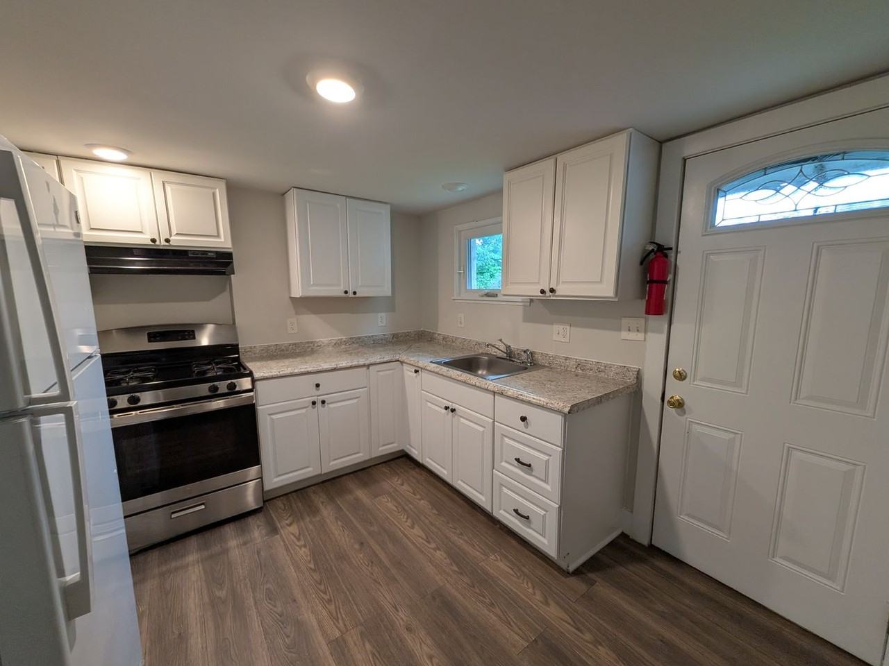 417 Lincoln Ave - Photo 4 of 13