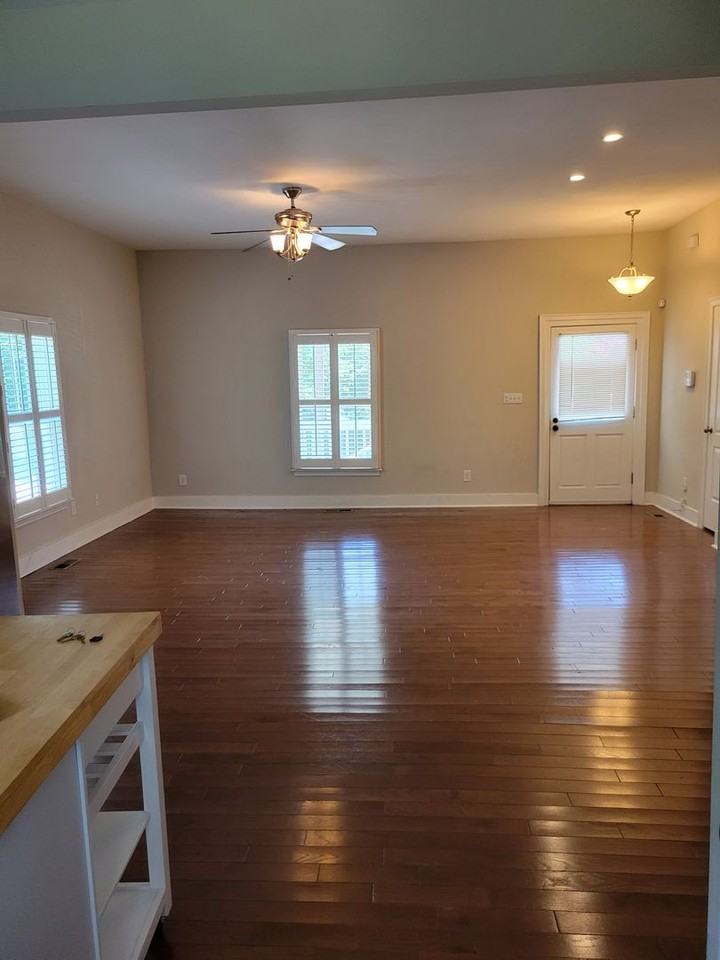 219 E South St - Photo 4 of 14