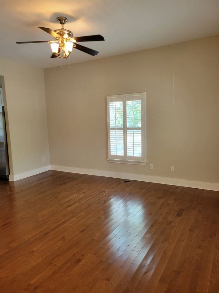 219 E South St - Photo 7 of 14