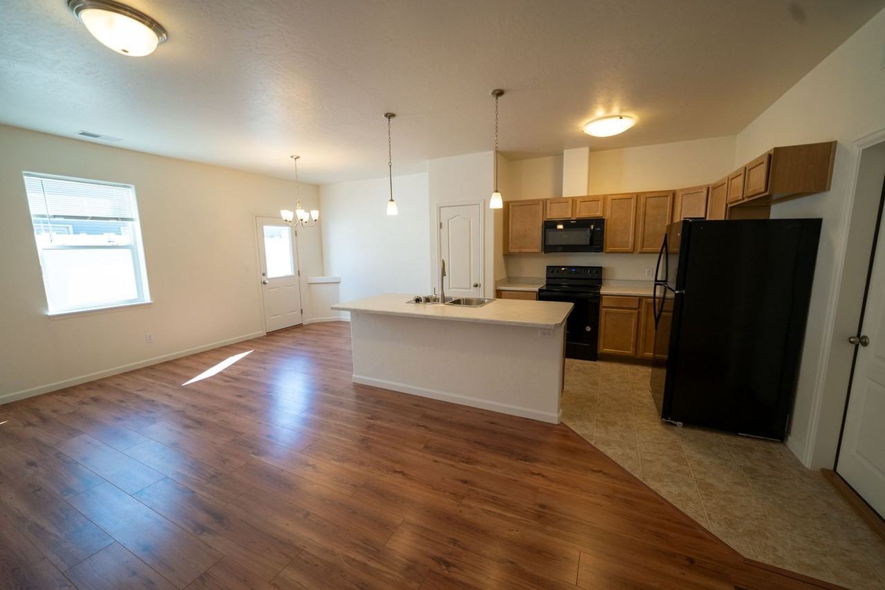 612 Mesa Canyon Ln #F - Photo 2 of 16