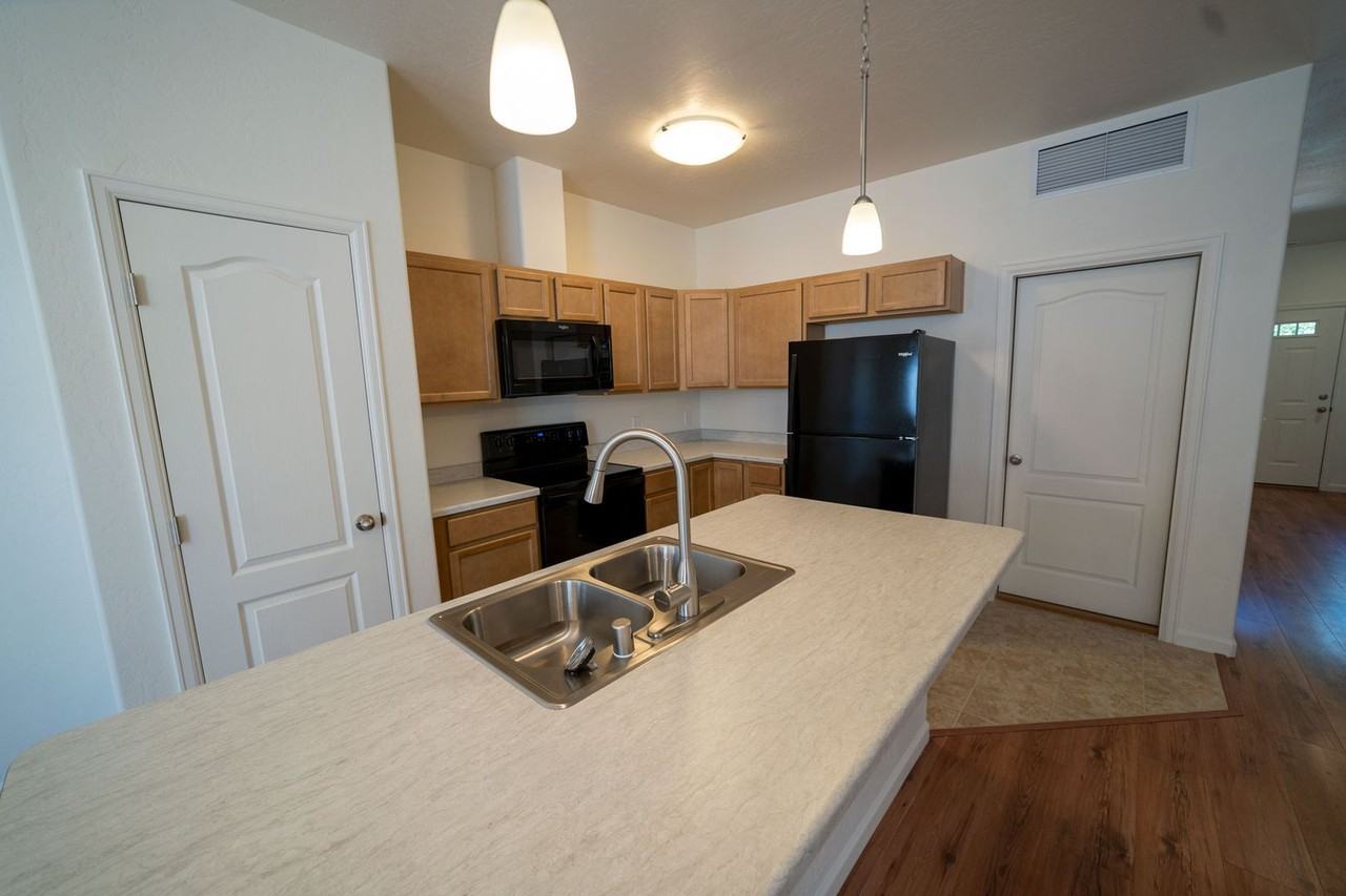 612 Mesa Canyon Ln #F - Photo 3 of 16