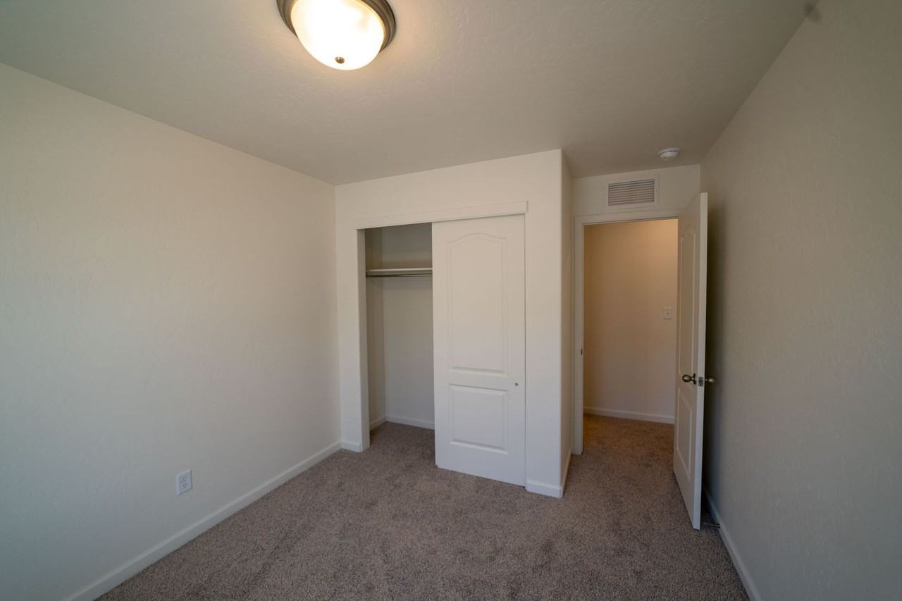 612 Mesa Canyon Ln #F - Photo 4 of 16