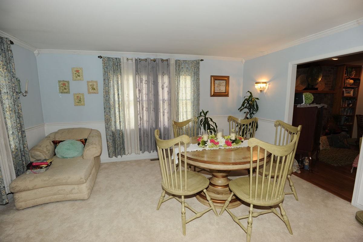 2788 Pinewood Dr - Photo 4 of 22