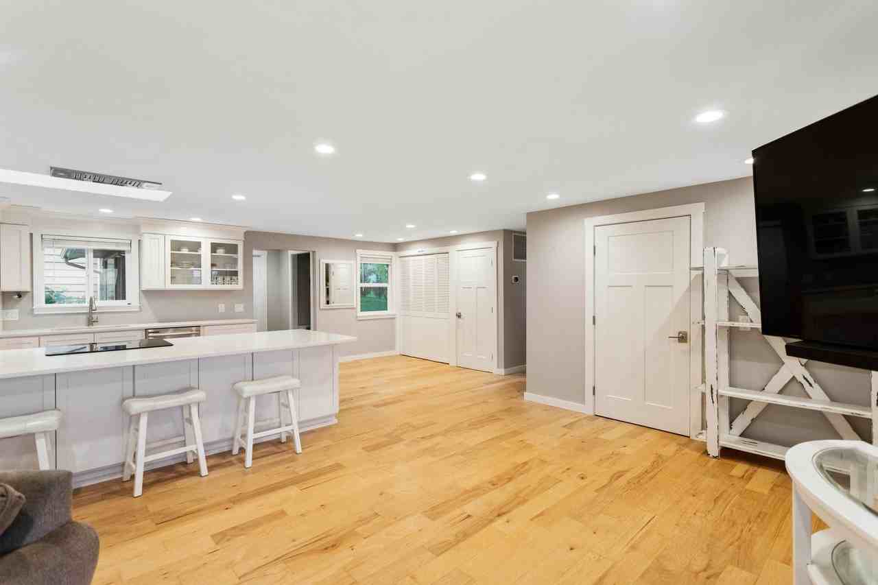 1659 Scenic Heights Rd - Photo 5 of 15