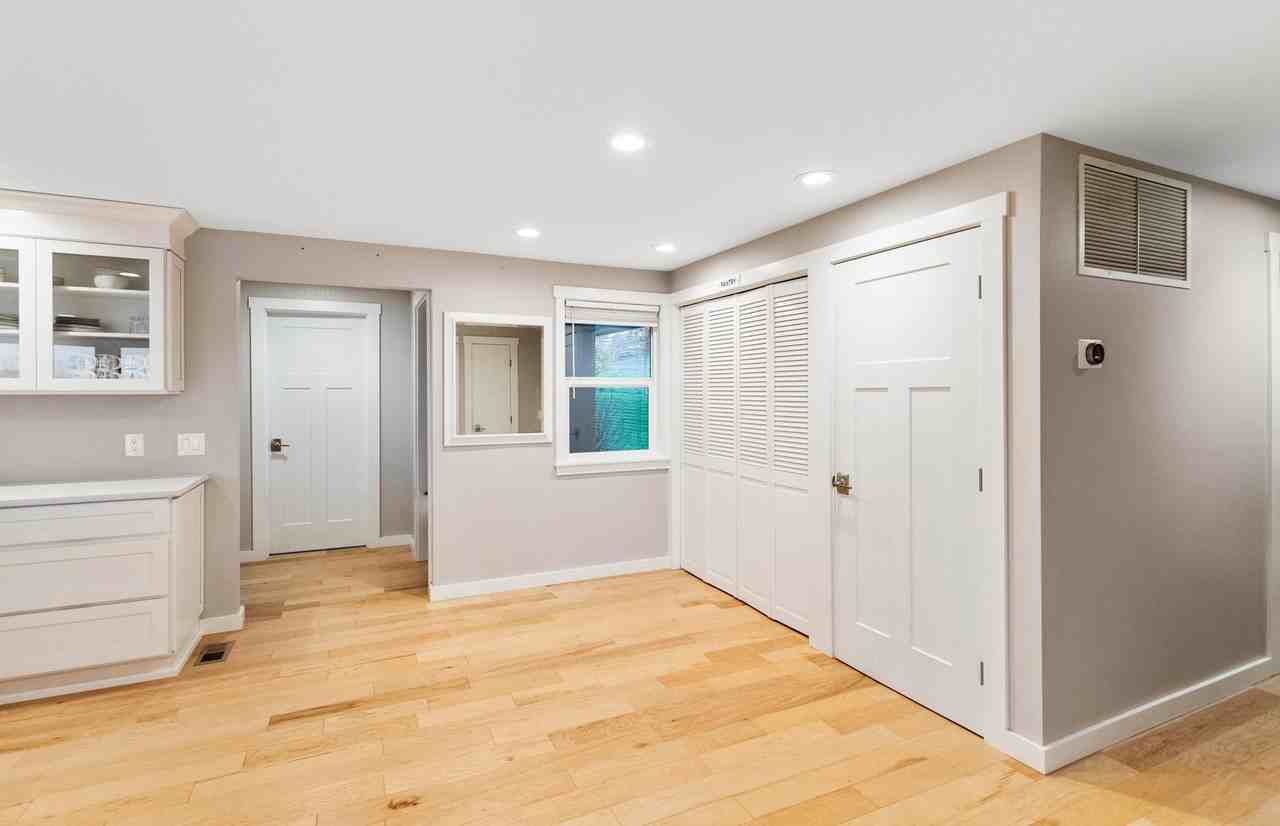 1659 Scenic Heights Rd - Photo 6 of 15