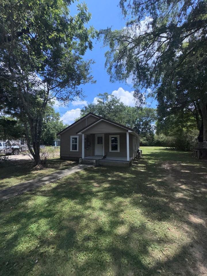 407 Elm Ave Nw - Photo 2 of 20