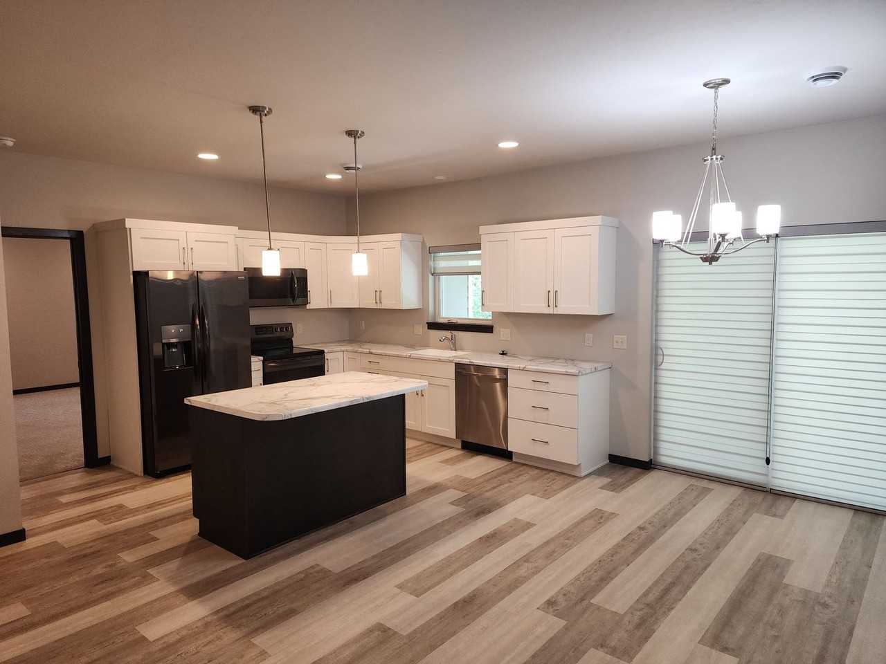 4515 S Dubuque Ave - Photo 2 of 15