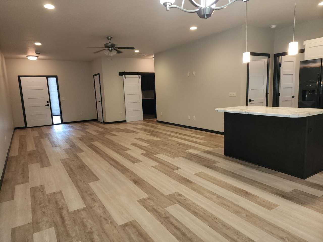 4515 S Dubuque Ave - Photo 3 of 15