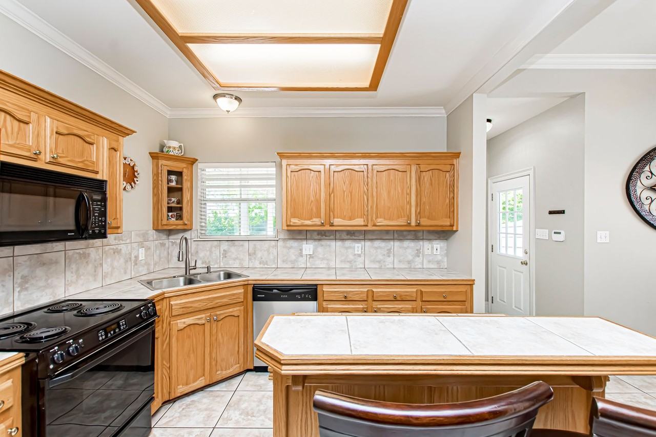 10580 Springglen Ct - Photo 4 of 27