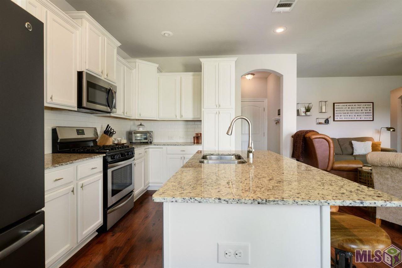 7731 W Pelican Lakes Ave - Photo 2 of 9