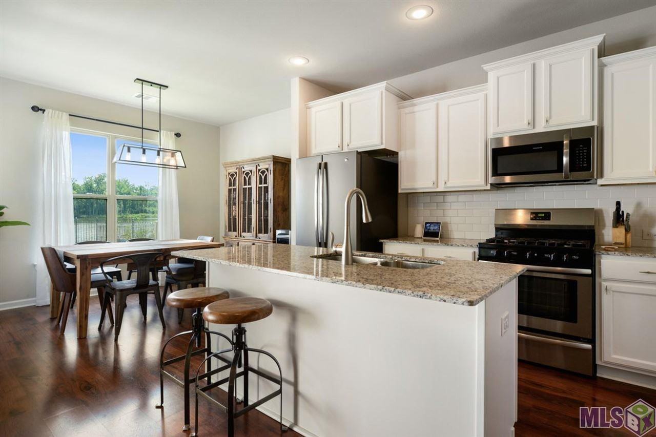 7731 W Pelican Lakes Ave - Photo 3 of 9