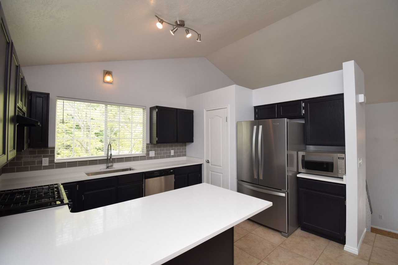572 E Thatcher Way - Photo 5 of 14