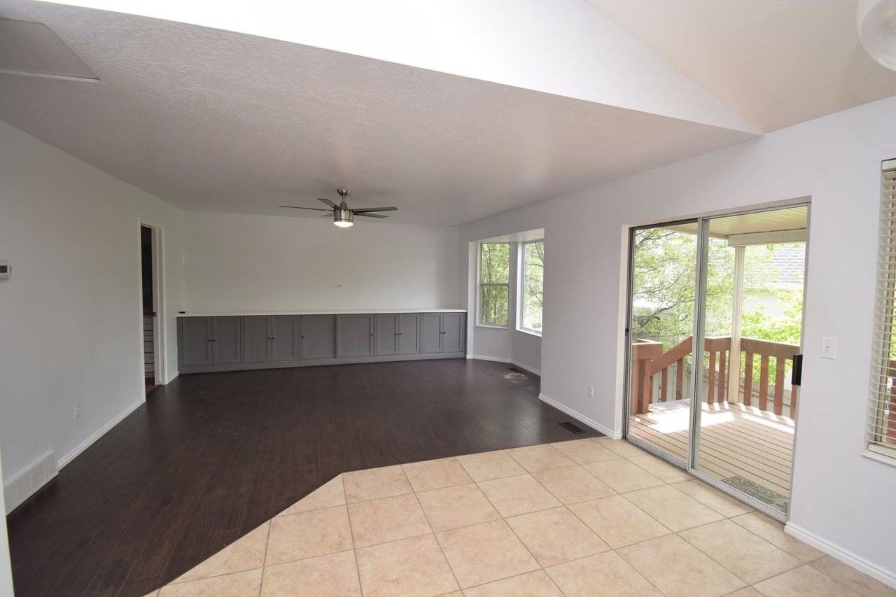 572 E Thatcher Way - Photo 6 of 14
