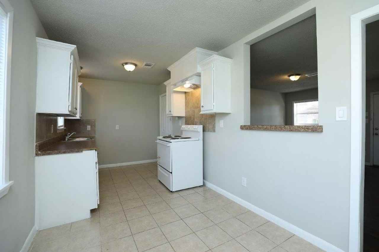 10322 Cathedral Dr - Photo 3 of 20