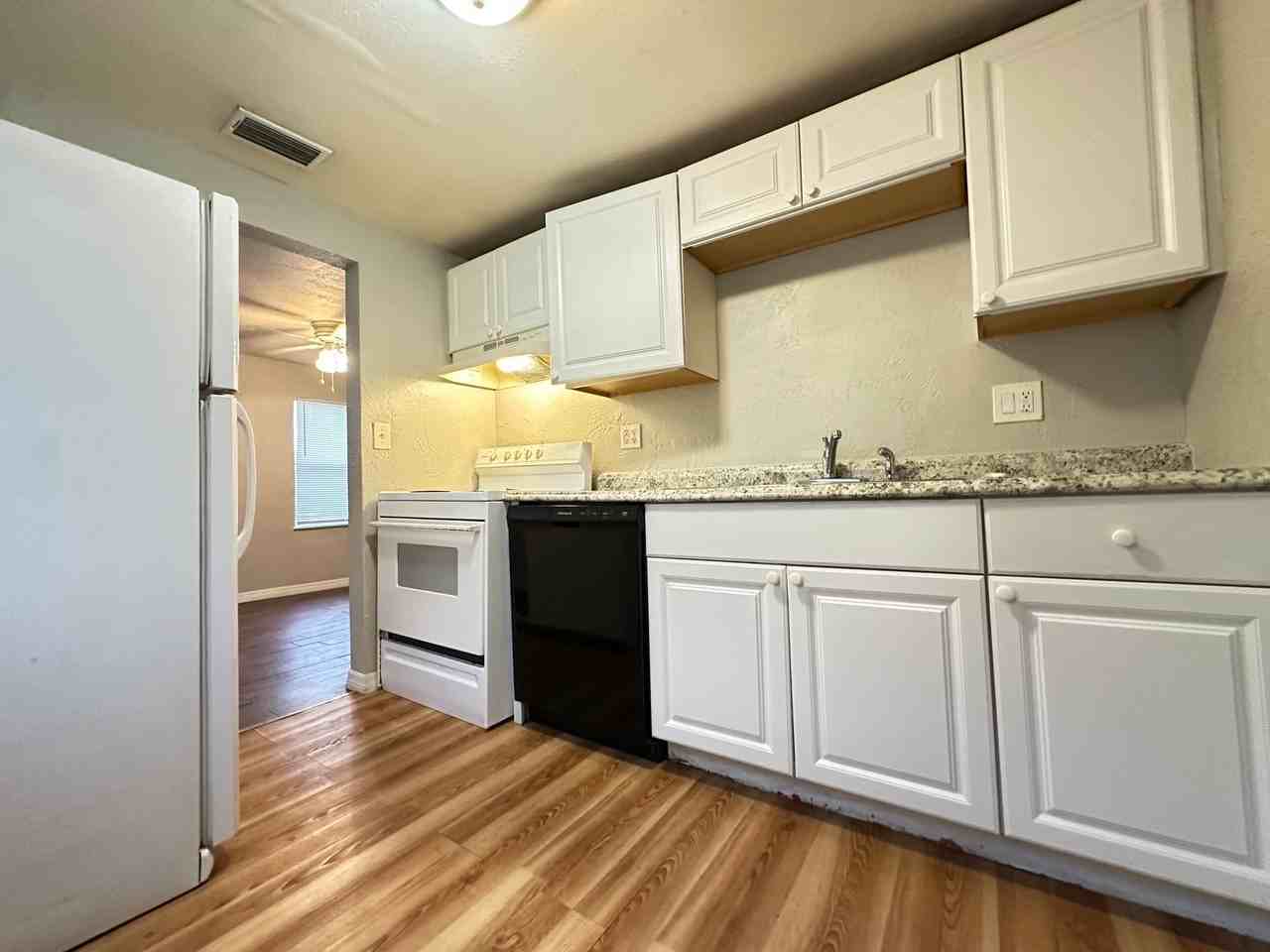4111 28th St N - Photo 3 of 9