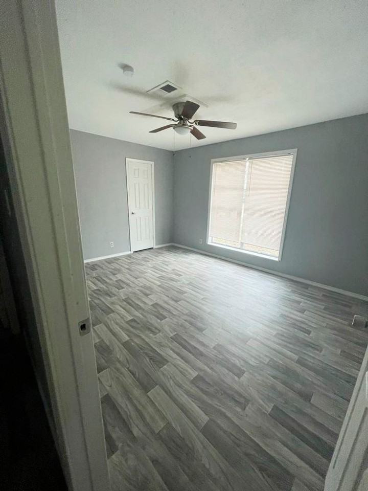 3662 Hemlock Ln - Photo 2 of 6