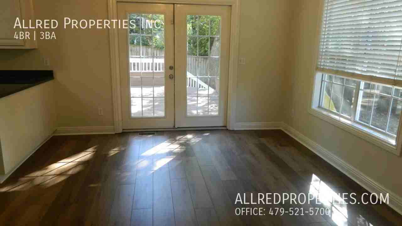 1823 W Berry St - Photo 3 of 15