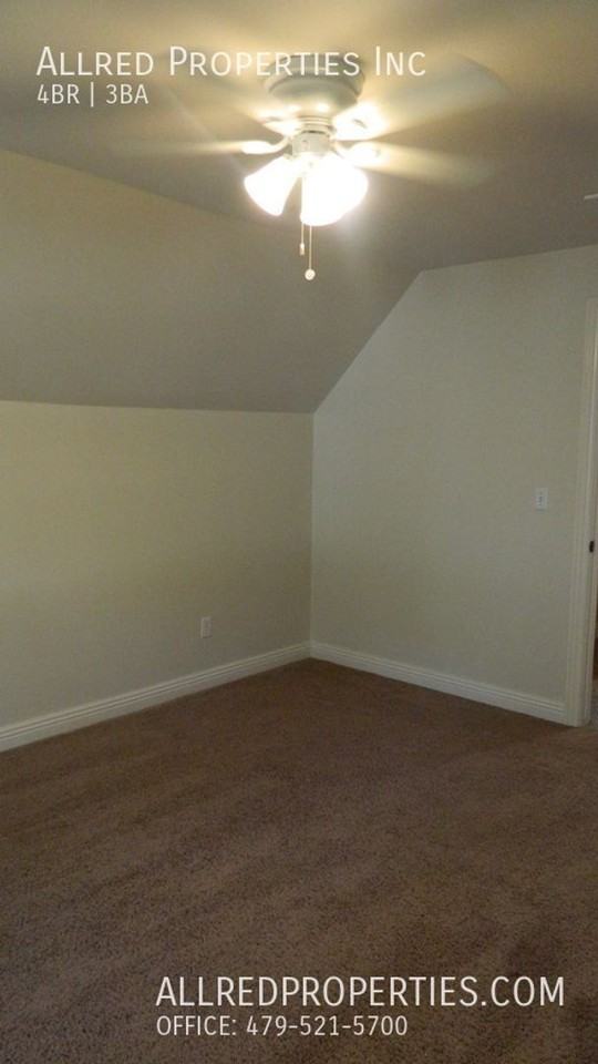 1823 W Berry St - Photo 6 of 15