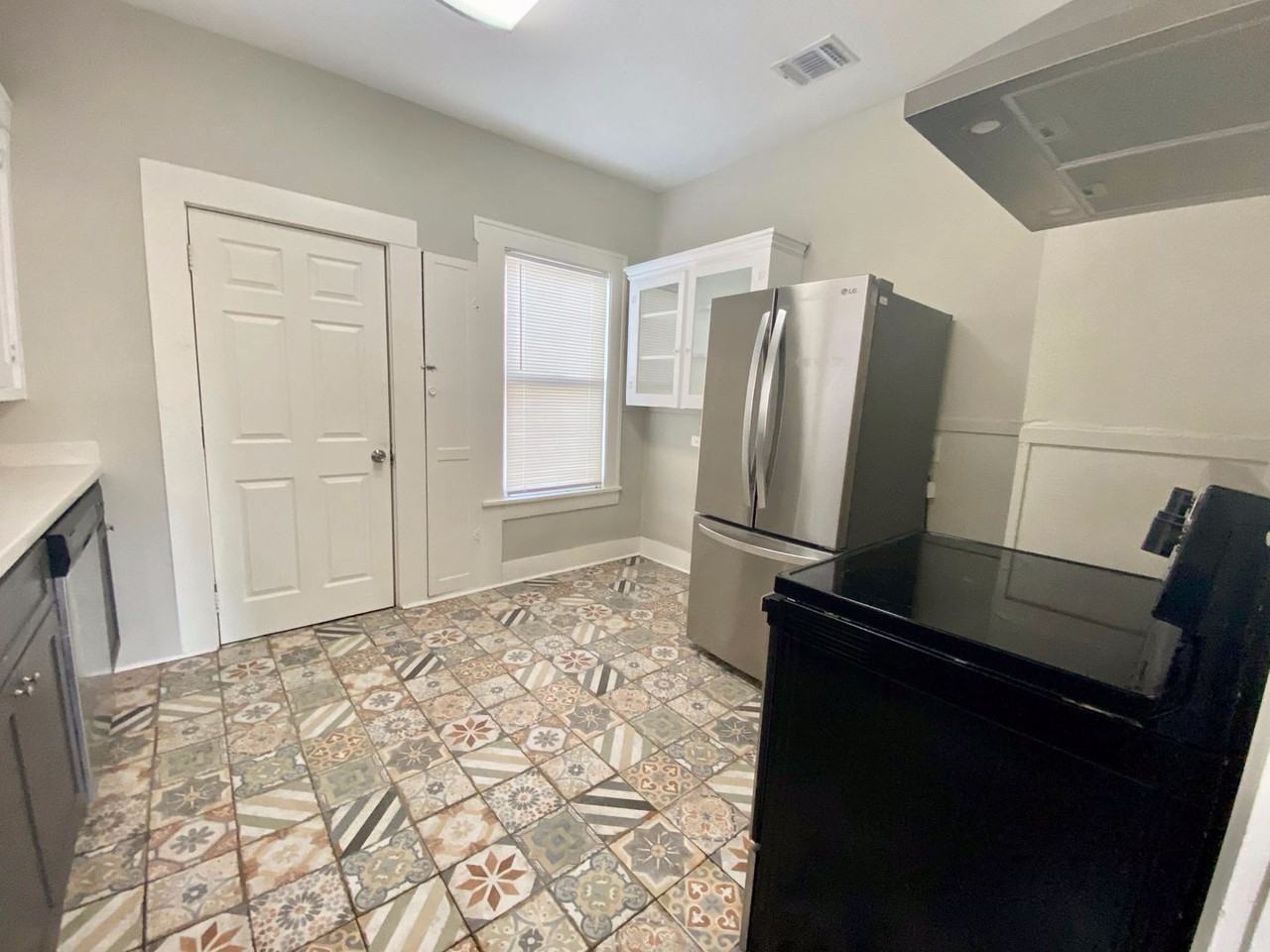 1047 E Highland Blvd - Photo 5 of 11