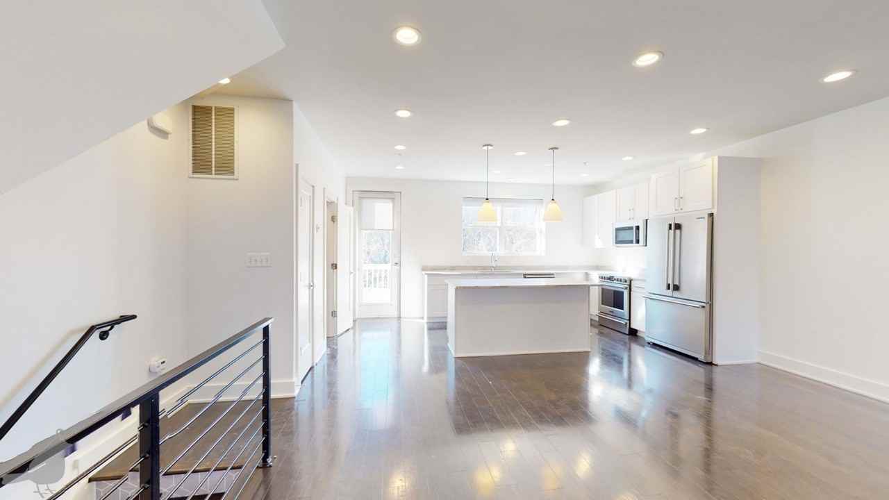 3306 9th St Ne #1 - Photo 4 of 50