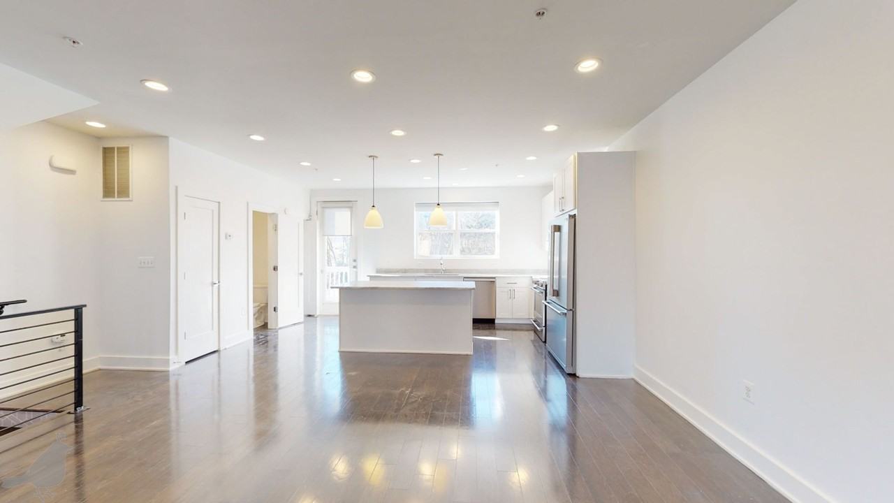 3306 9th St Ne #1 - Photo 5 of 50