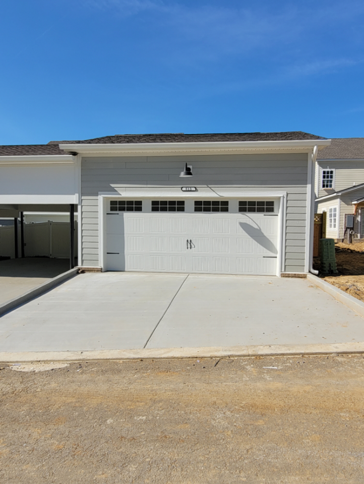 813 Goswell Dr - Photo 2 of 16