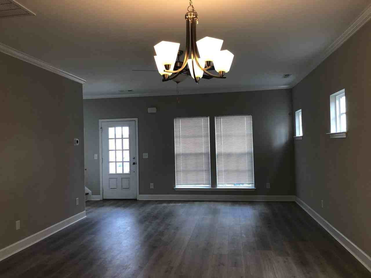 813 Goswell Dr - Photo 4 of 16