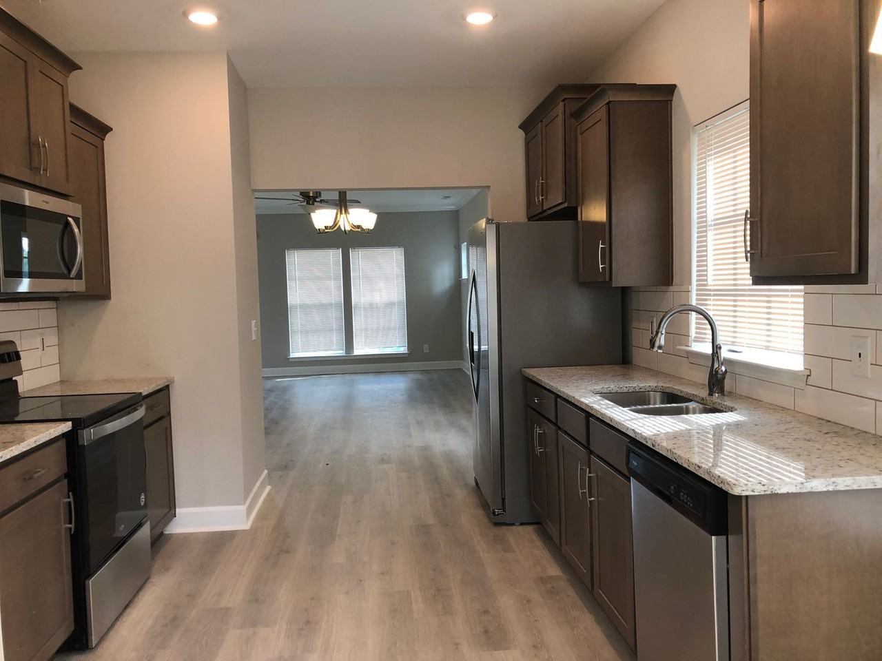 813 Goswell Dr - Photo 5 of 16