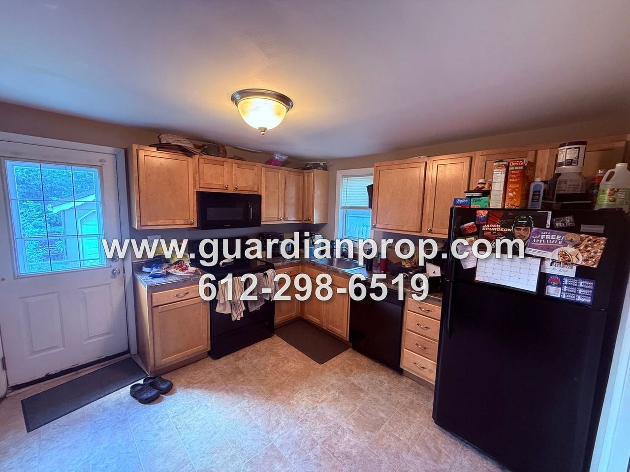 1716 Hewitt Ave - Photo 3 of 15