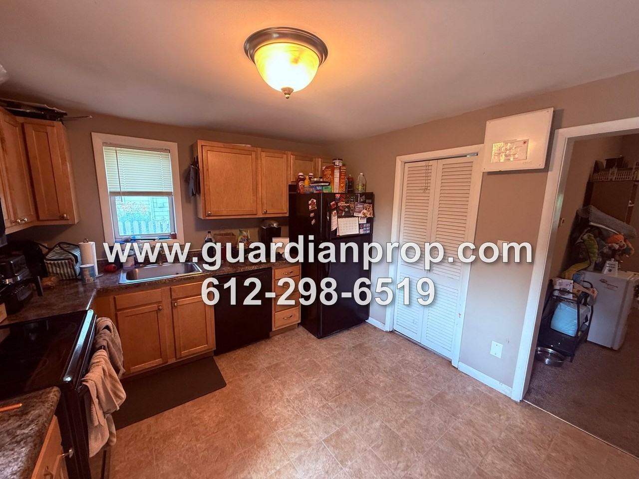 1716 Hewitt Ave - Photo 4 of 15