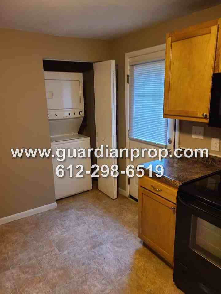 1716 Hewitt Ave - Photo 5 of 15