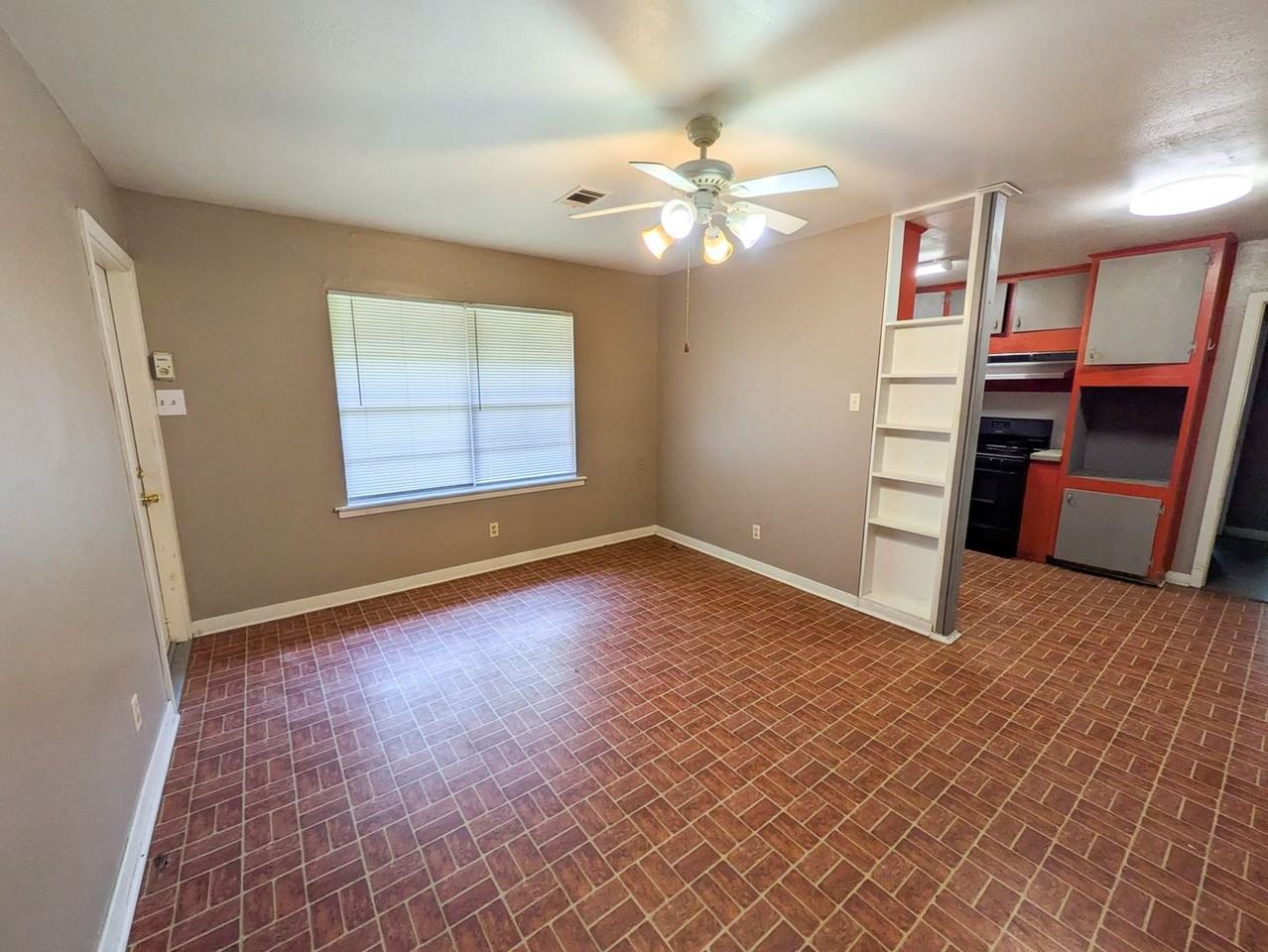 436 Gardenia Ave - Photo 5 of 16