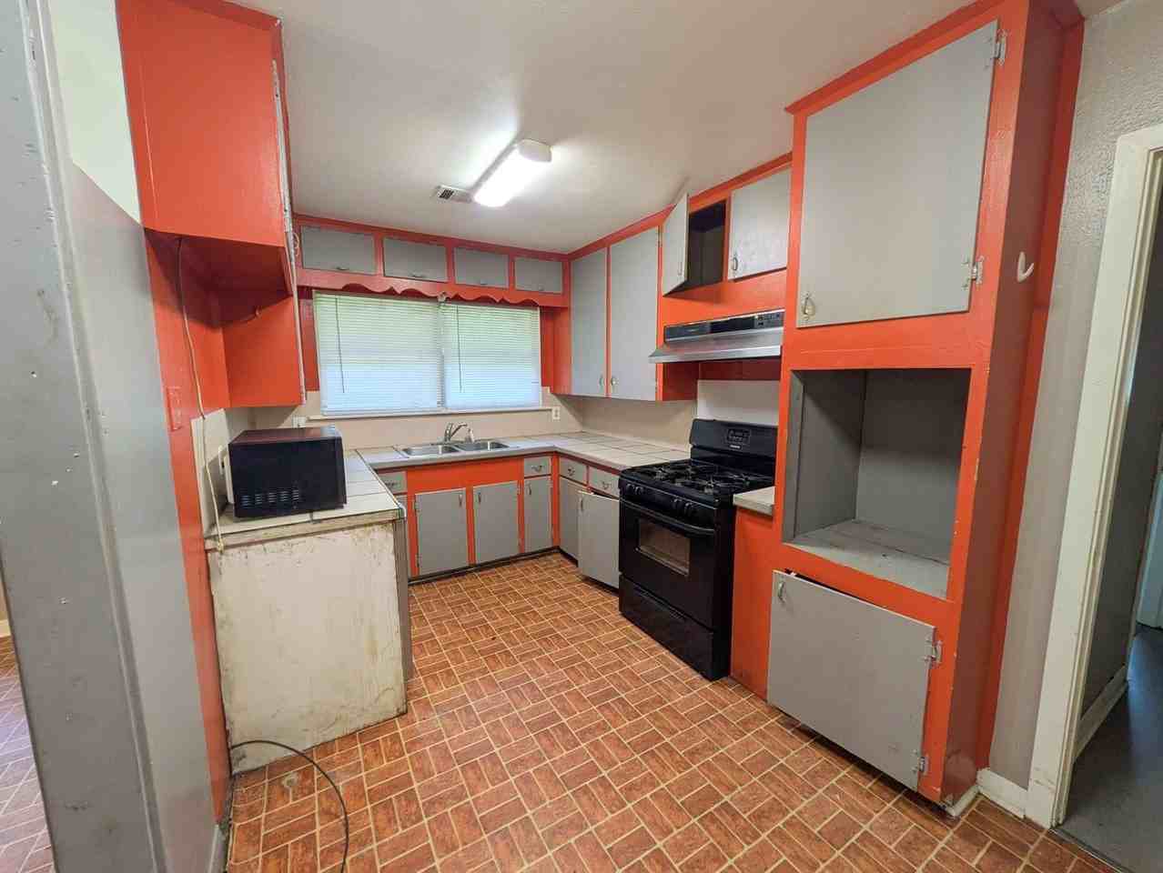 436 Gardenia Ave - Photo 6 of 16