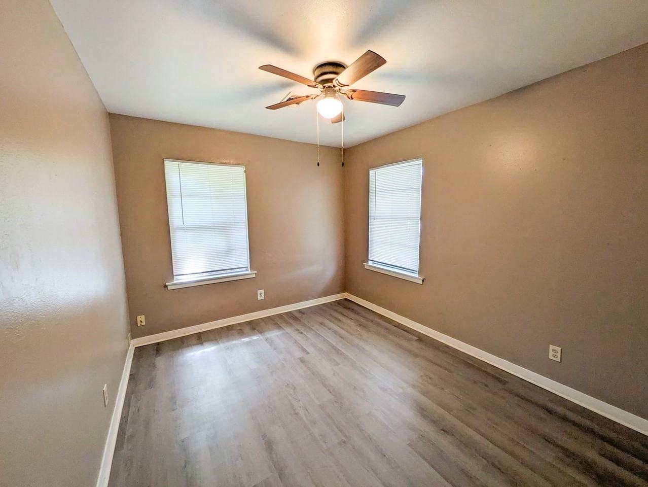 436 Gardenia Ave - Photo 7 of 16
