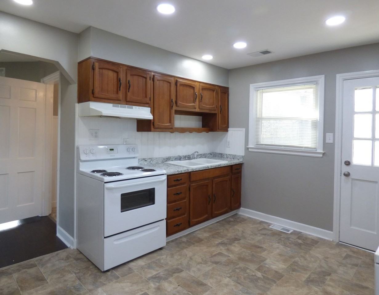 206 Broadview Dr - Photo 2 of 32