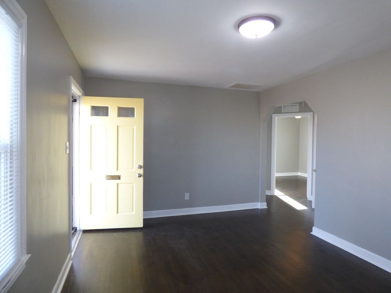 206 Broadview Dr - Photo 3 of 32