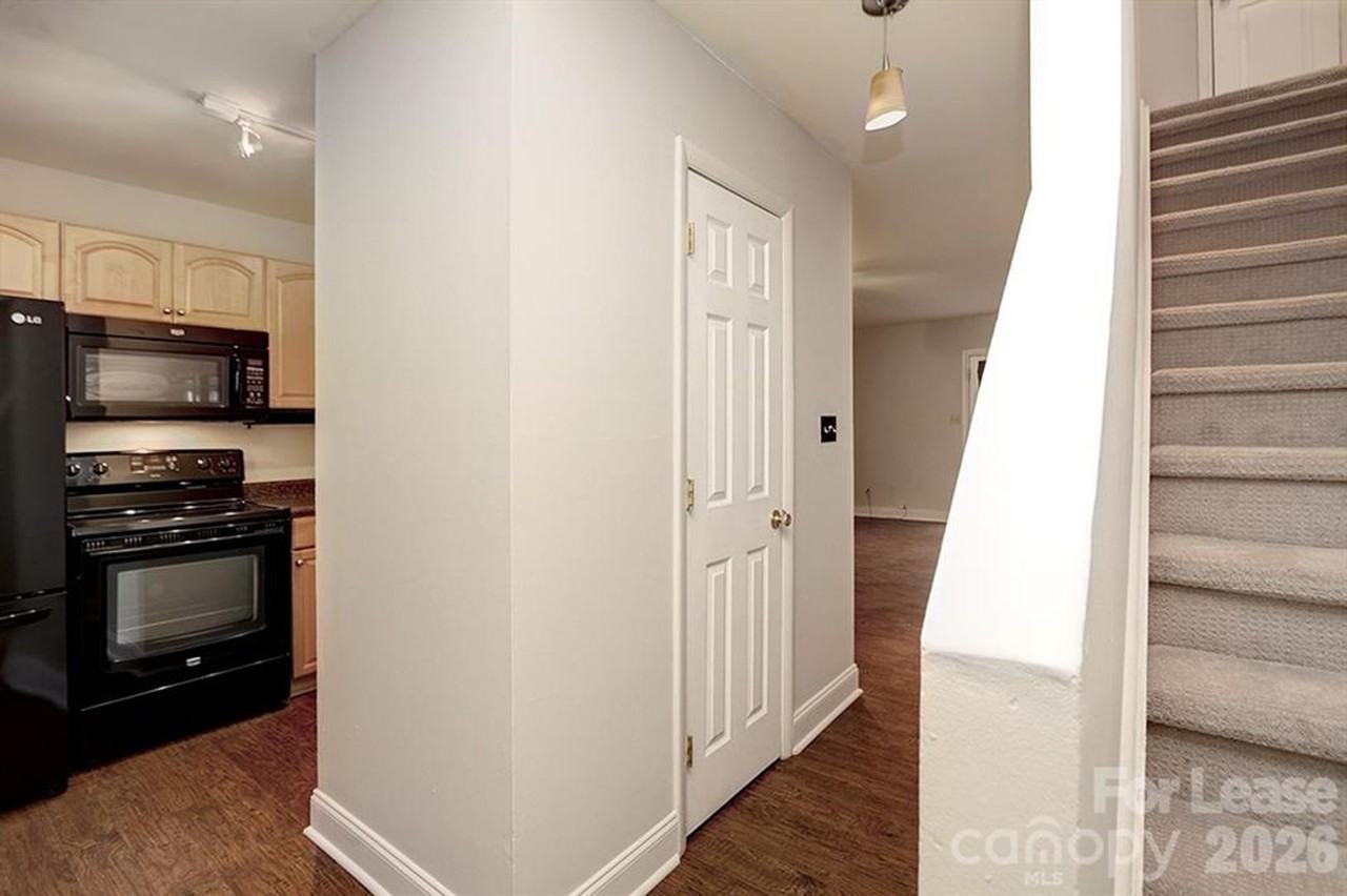 951 Hollywood St #K - Photo 4 of 18