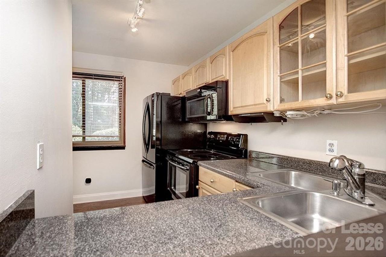 951 Hollywood St #K - Photo 7 of 18