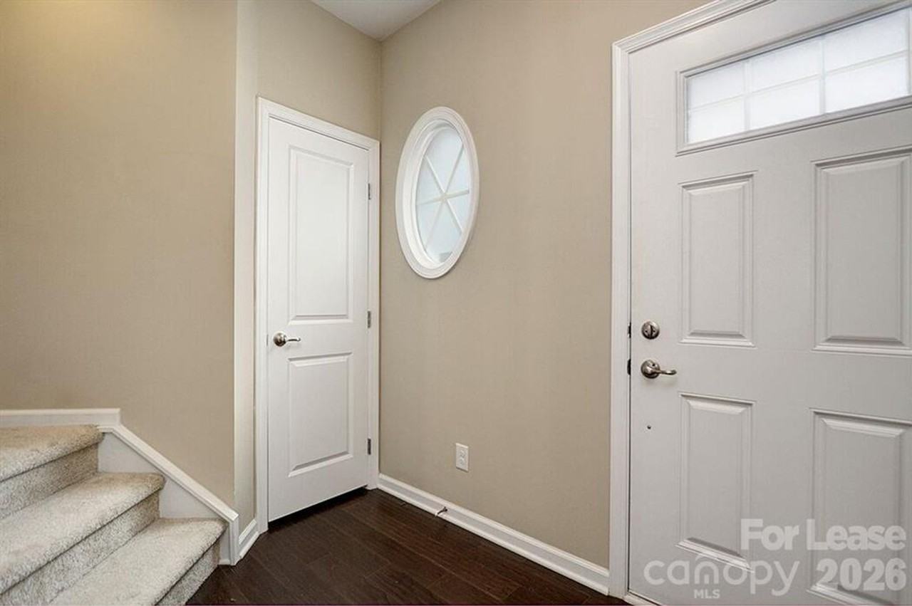 2704 Silverthorn Dr - Photo 3 of 17