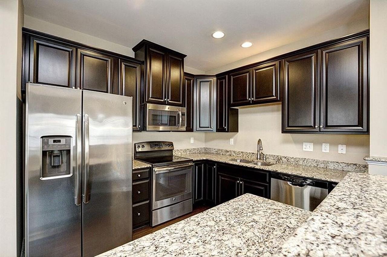 2704 Silverthorn Dr - Photo 5 of 17
