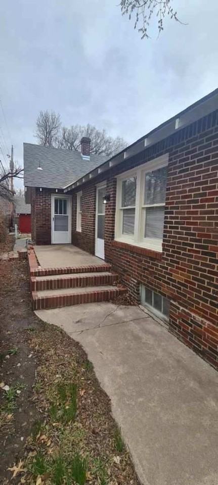 1105 W 14th St N - Photo 2 of 30