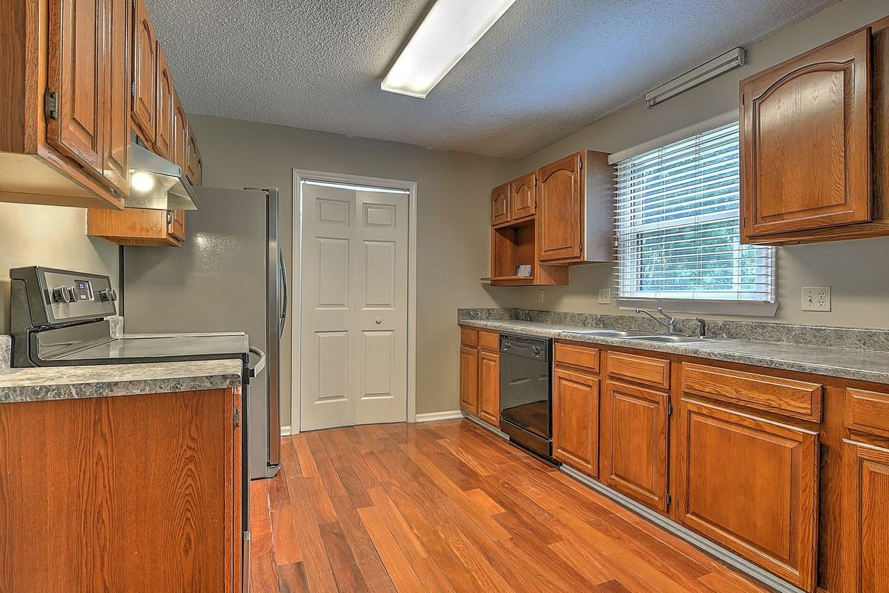 206 Windridge Colony - Photo 3 of 23