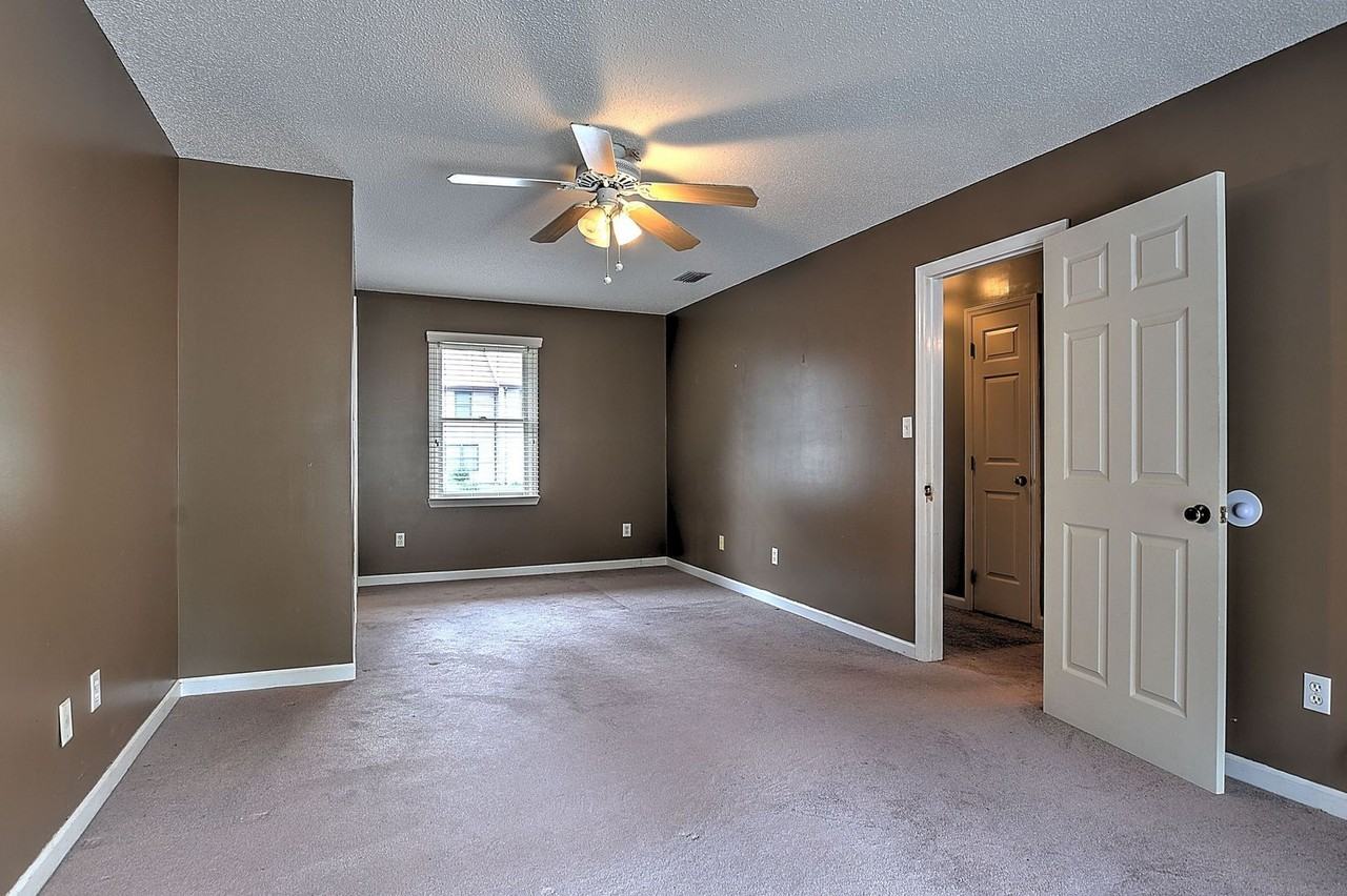 206 Windridge Colony - Photo 7 of 23