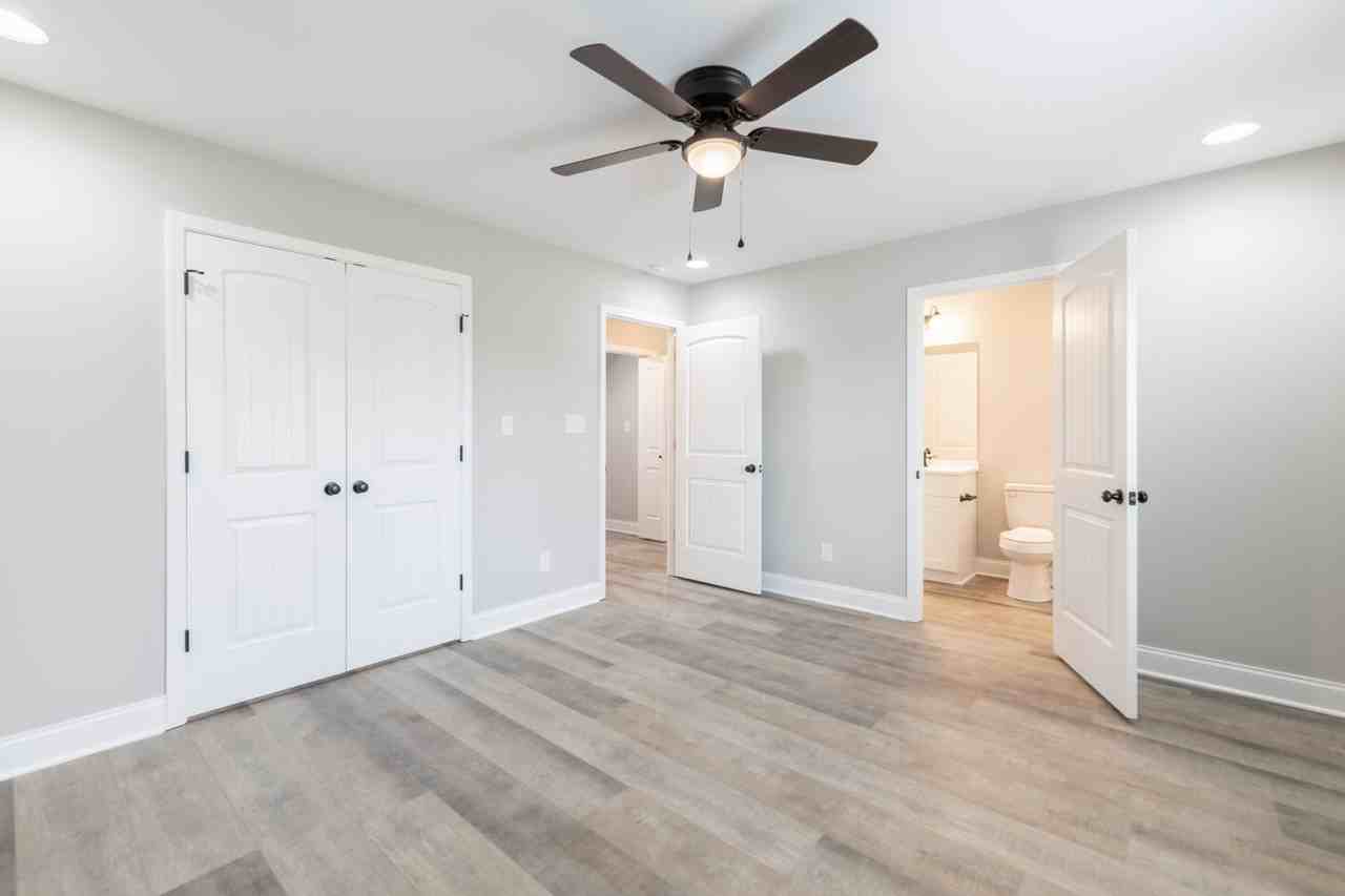 302 7th St - Photo 5 of 26